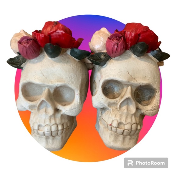 Skull with Roses - Picture 2 of 9